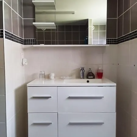 Spacieuse Agreable Fonctionnelle Avec Acces Au Wifi Quarto em Acomodações Particulares Lesparre-Médoc