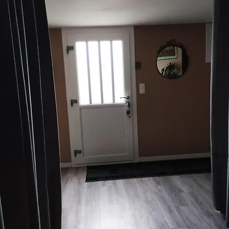 Quarto em Acomodações Particulares Spacieuse Agreable Fonctionnelle Avec Acces Au Wifi *